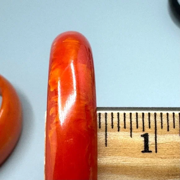VTG Lot-of-3 Bakelite (tested) Bangle Bracelets in Marble Red, Orange & Black